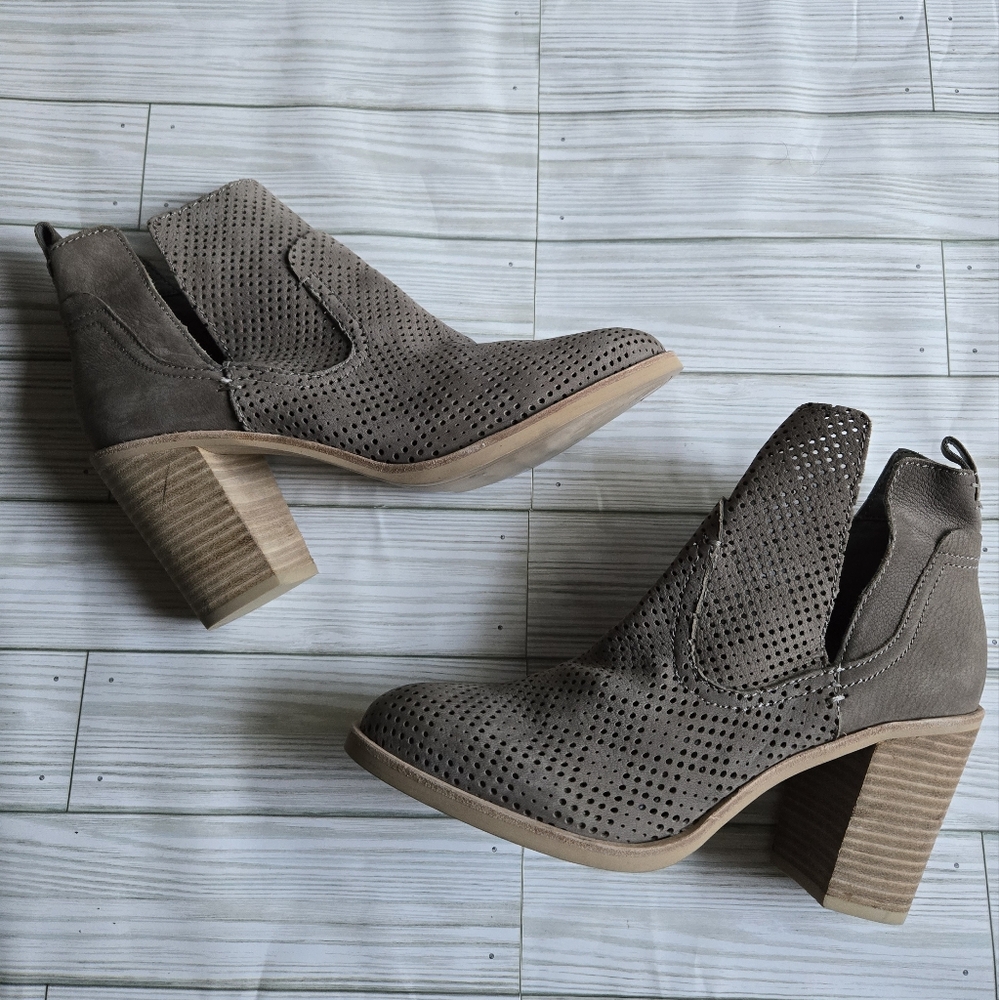 Dolce Vita Shay Leather Taupe Heel Bootie